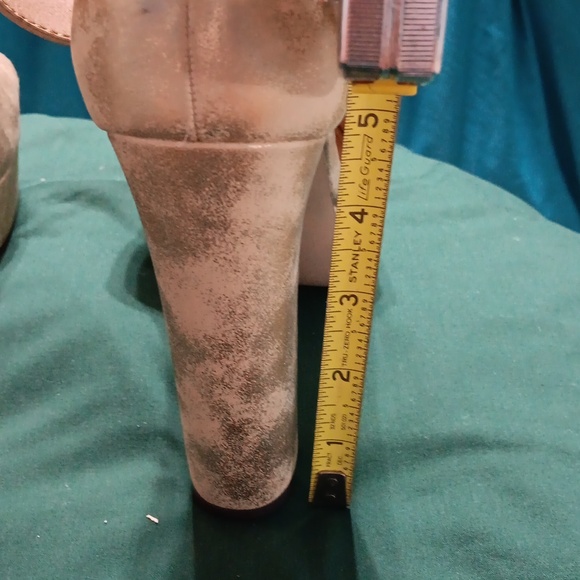 Matte Gold Heels - Picture 3 of 7